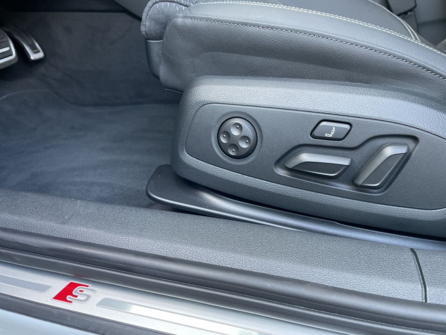 A4 Avant 40 2.0 TDI S Line Competition plus