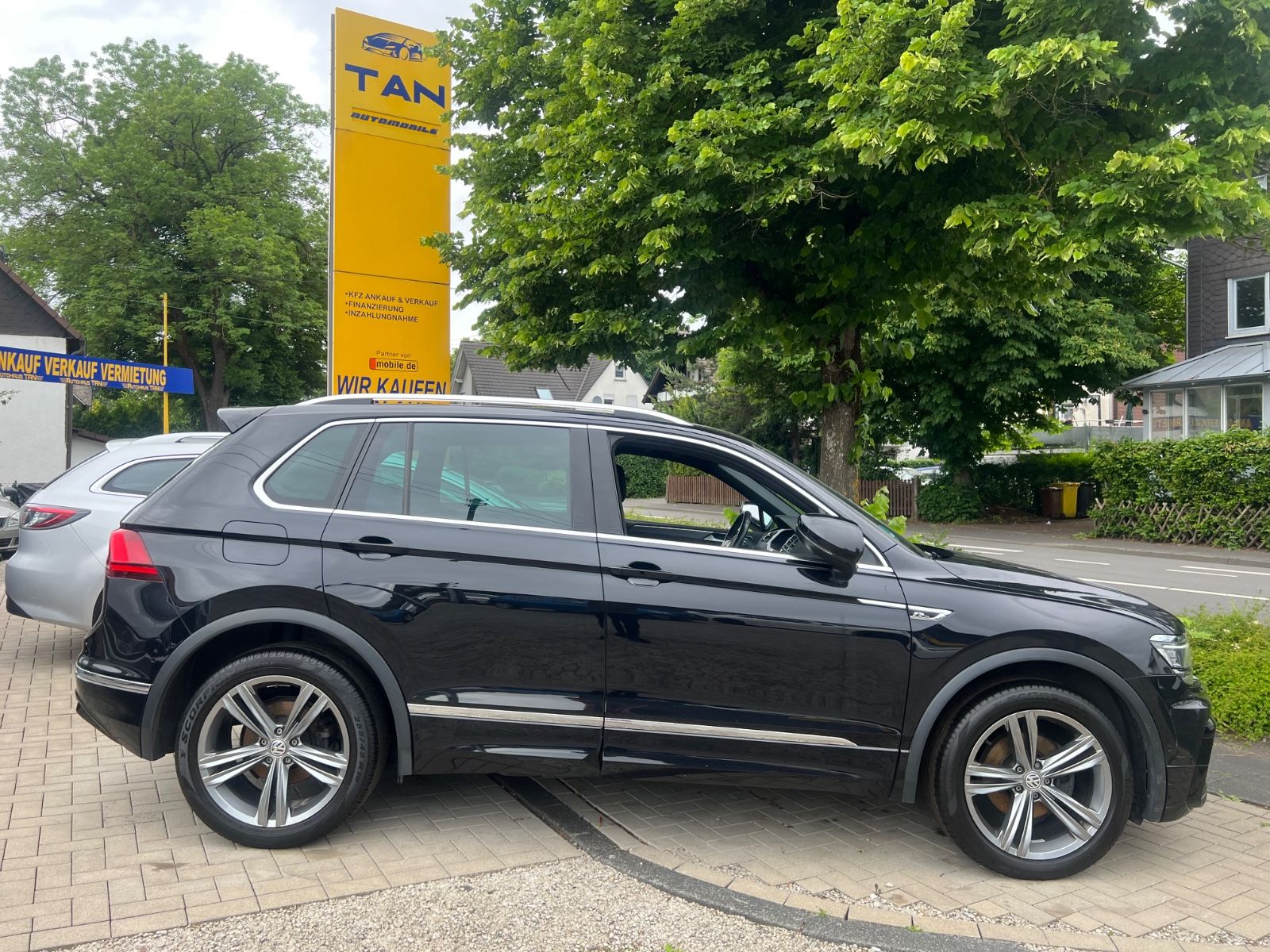 Fahrzeugabbildung Volkswagen Tiguan Highline DSG 4Motion R line