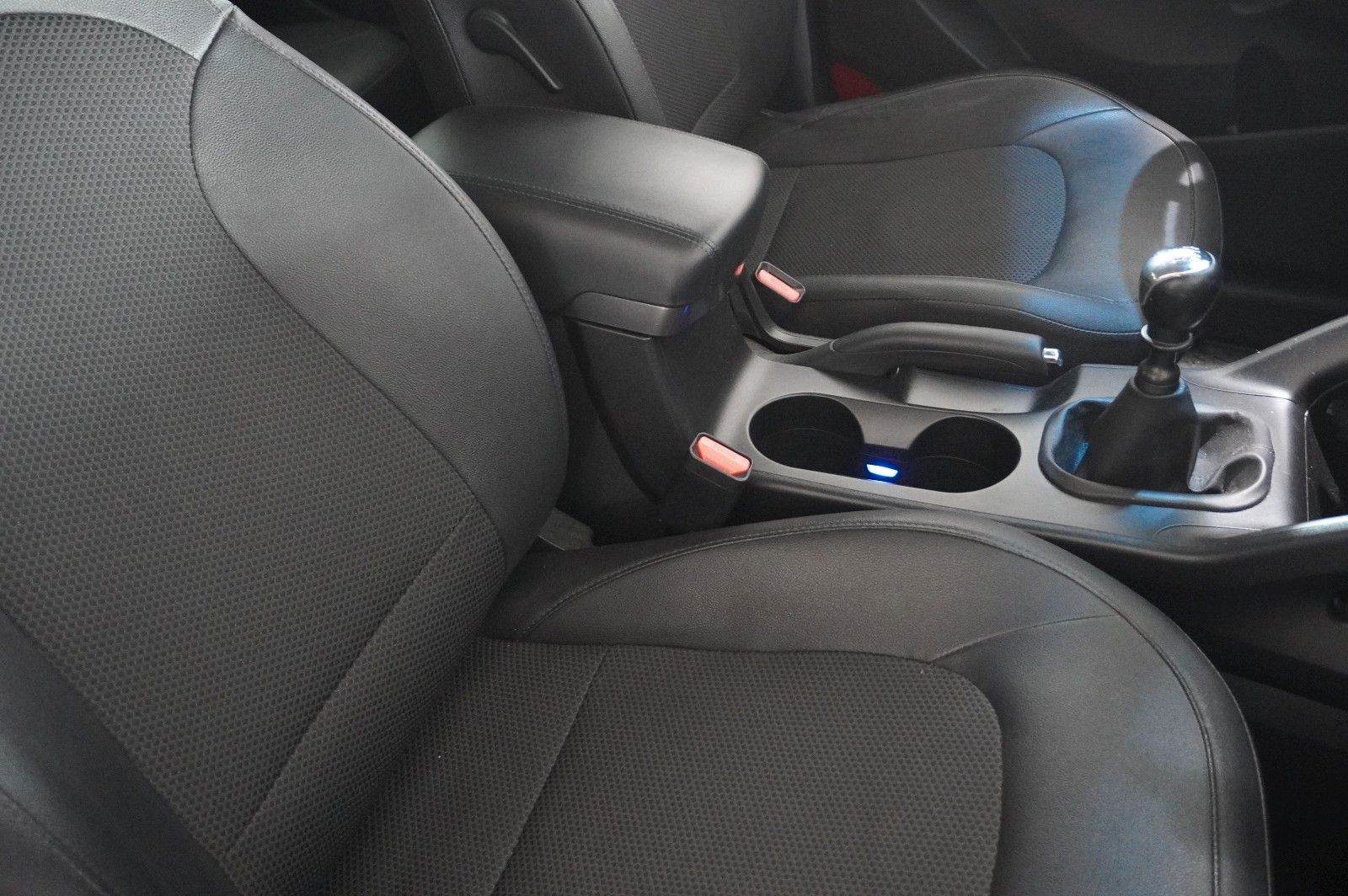Fahrzeugabbildung Hyundai ix35 1.6 GDI FINALE LED/KLIMA/SHZ/PDC/TEMP./AHK
