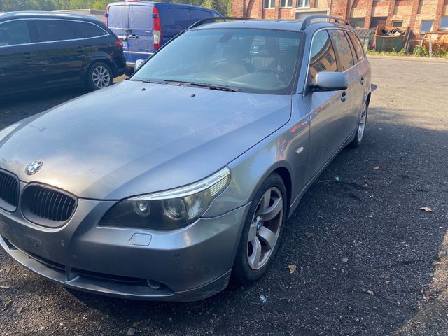 BMW 530 Baureihe 5 Touring 530d 3,0 Diesel