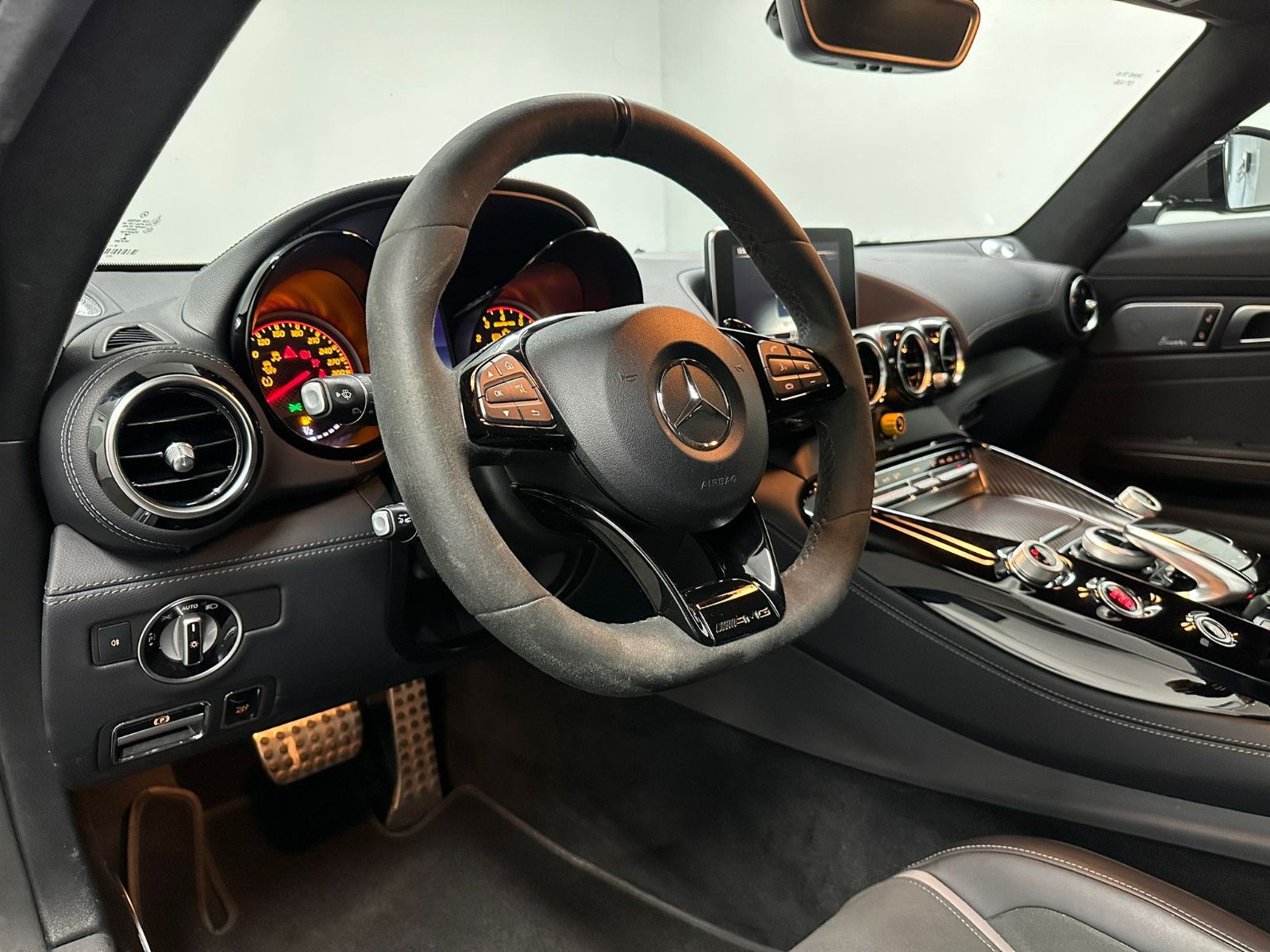 Fahrzeugabbildung Mercedes-Benz AMG GT R 4.0 V8  *KERAMIK*CARBON*PERF.-SITZ*