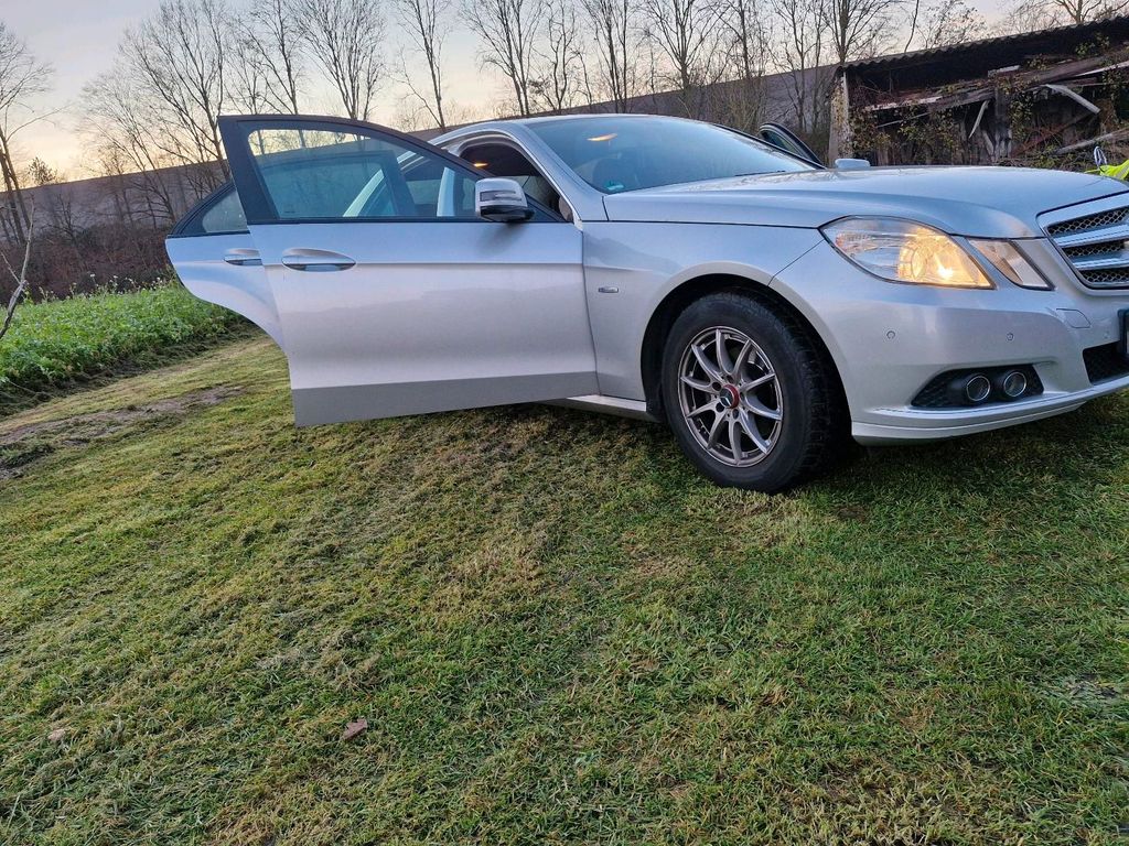 Image of Mercedes-Benz E 200