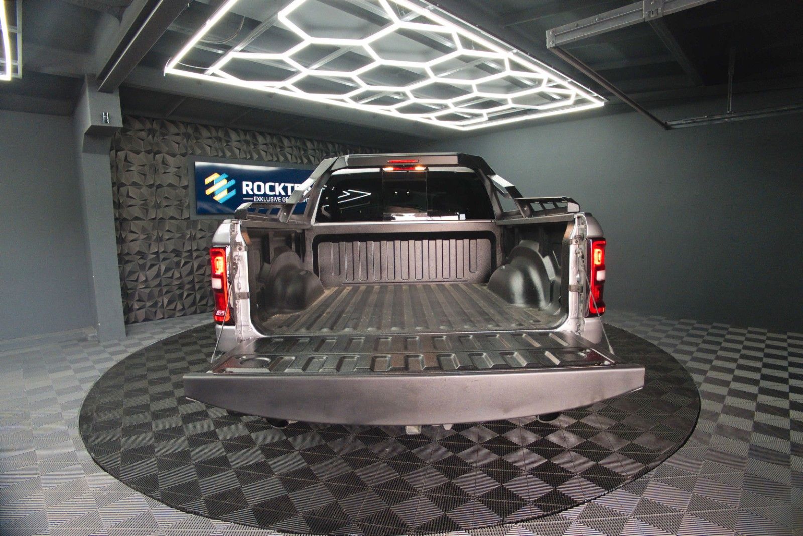 Fahrzeugabbildung Dodge RAM 3.0 MY 25 TWIN TURBO Offroad Night ACC 19%