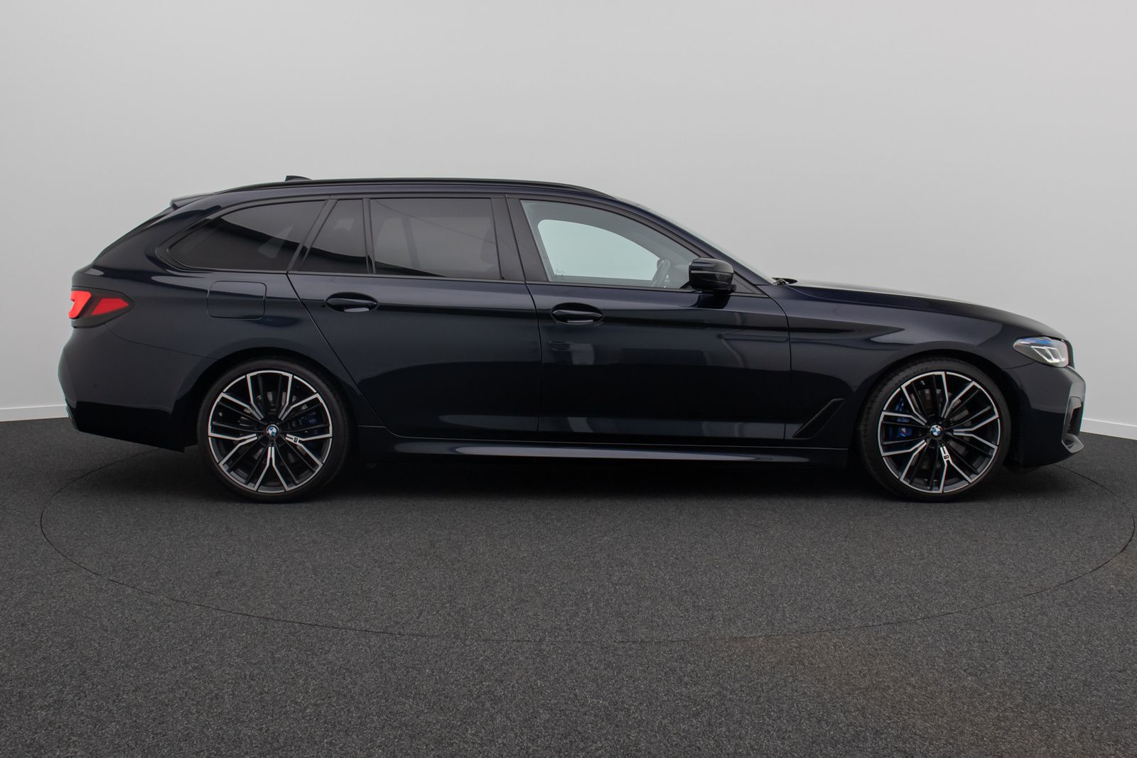 Fahrzeugabbildung BMW 540d xD M Sport Panorama HUD H/ K DAB SoftClose