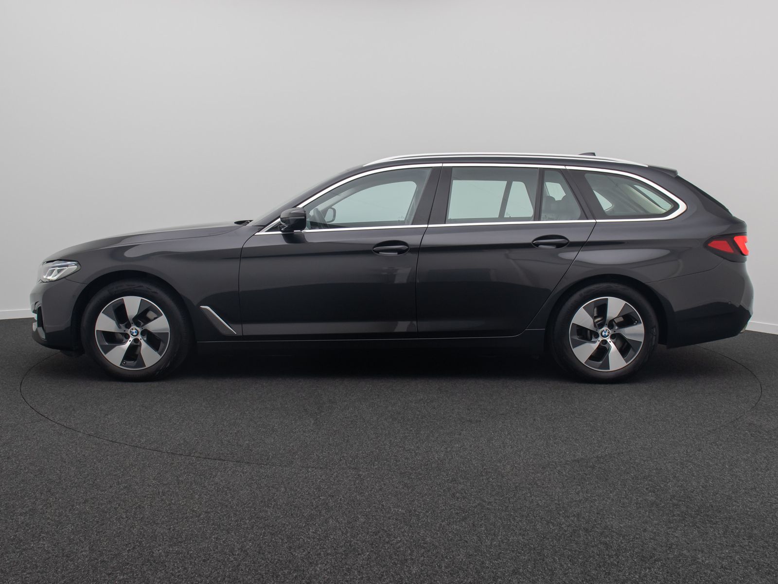 Fahrzeugabbildung BMW 520d xD  Kamera Laser HUD DAB AHK Komfort Alarm