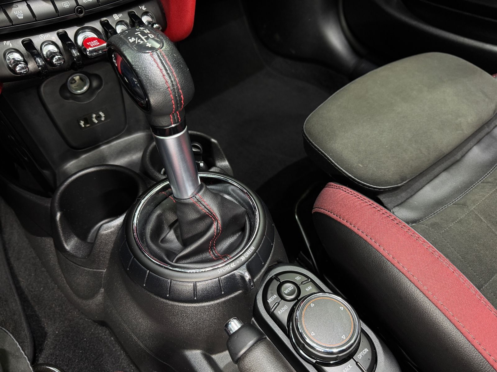 Fahrzeugabbildung MINI Cooper S Cabrio|JCW-PAKET|HARMAN/KARDON|VOLL