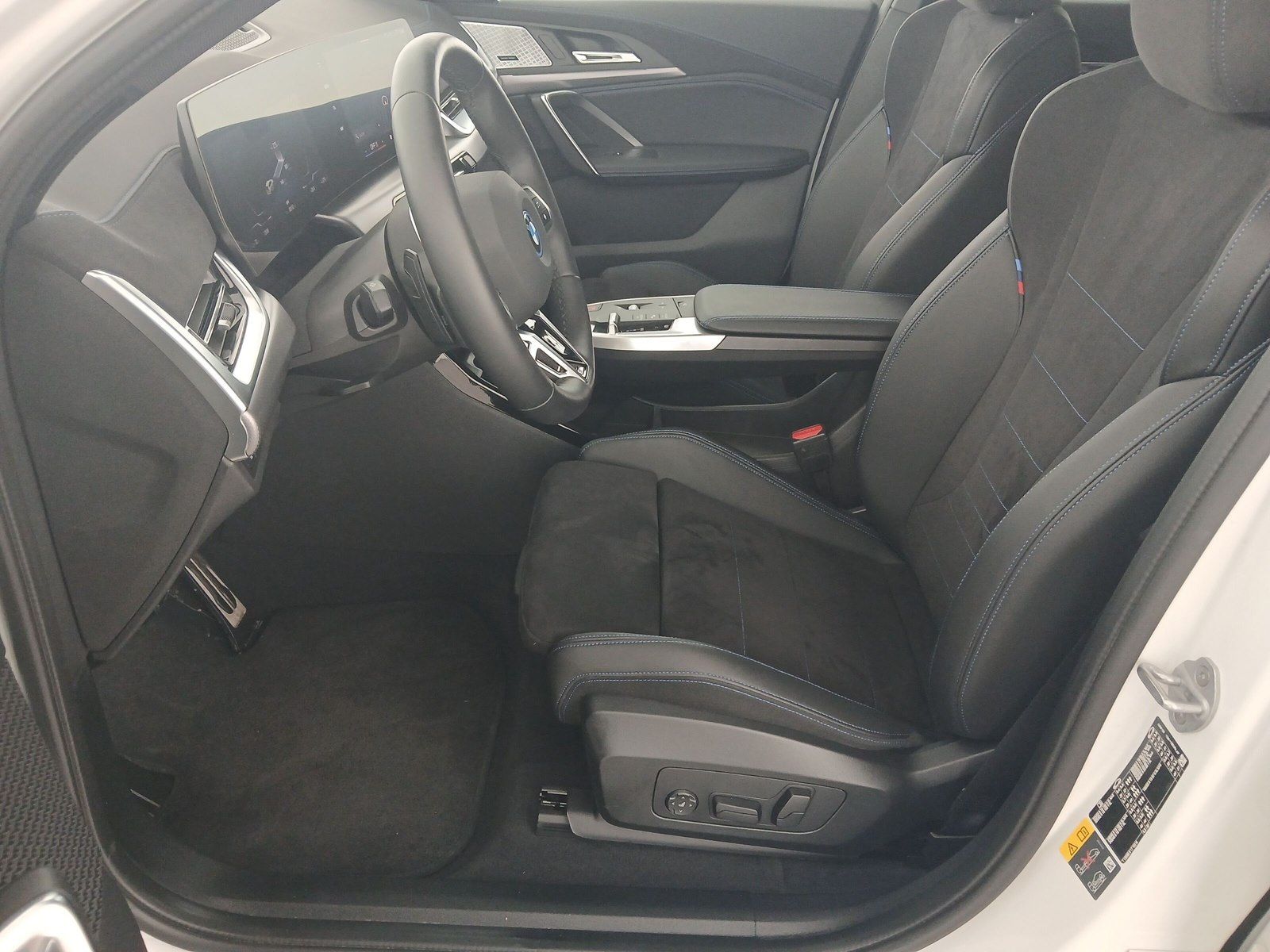 BMW iX2 - Bild 8
