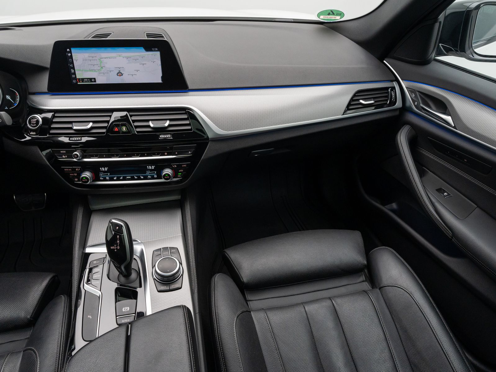 Fahrzeugabbildung BMW 520d M Sport HUD HiFi Panorama 20" Motorschaden!