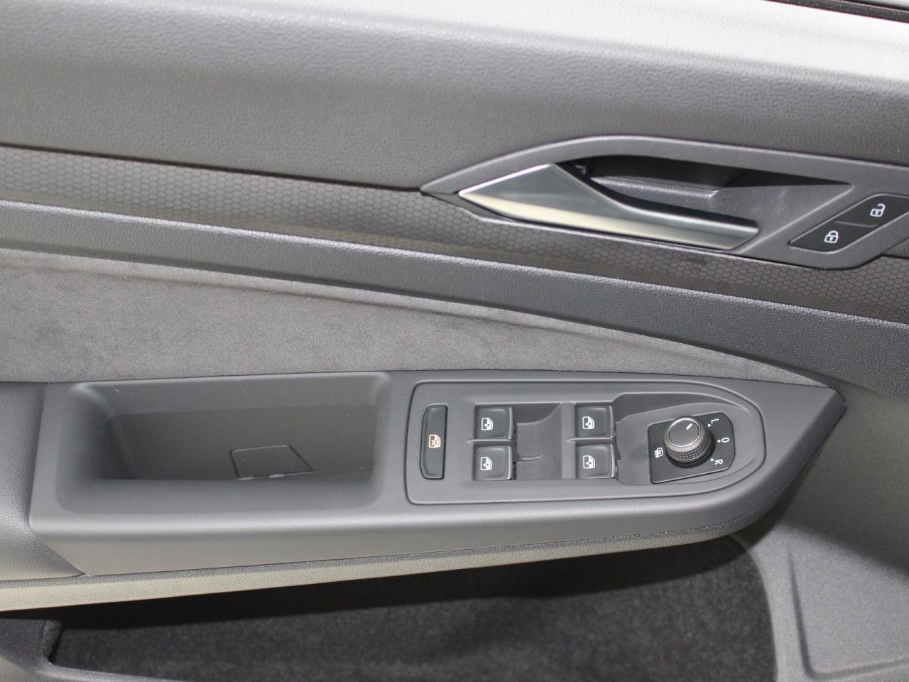 Fahrzeugabbildung Volkswagen Golf 2.0 TSI GTI RFK/ACC/Navi/LED