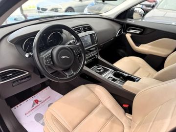 Jaguar F-Pace - 5