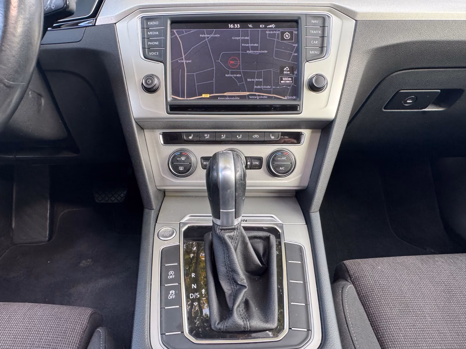 Volkswagen Passat 2015 — photo 12
