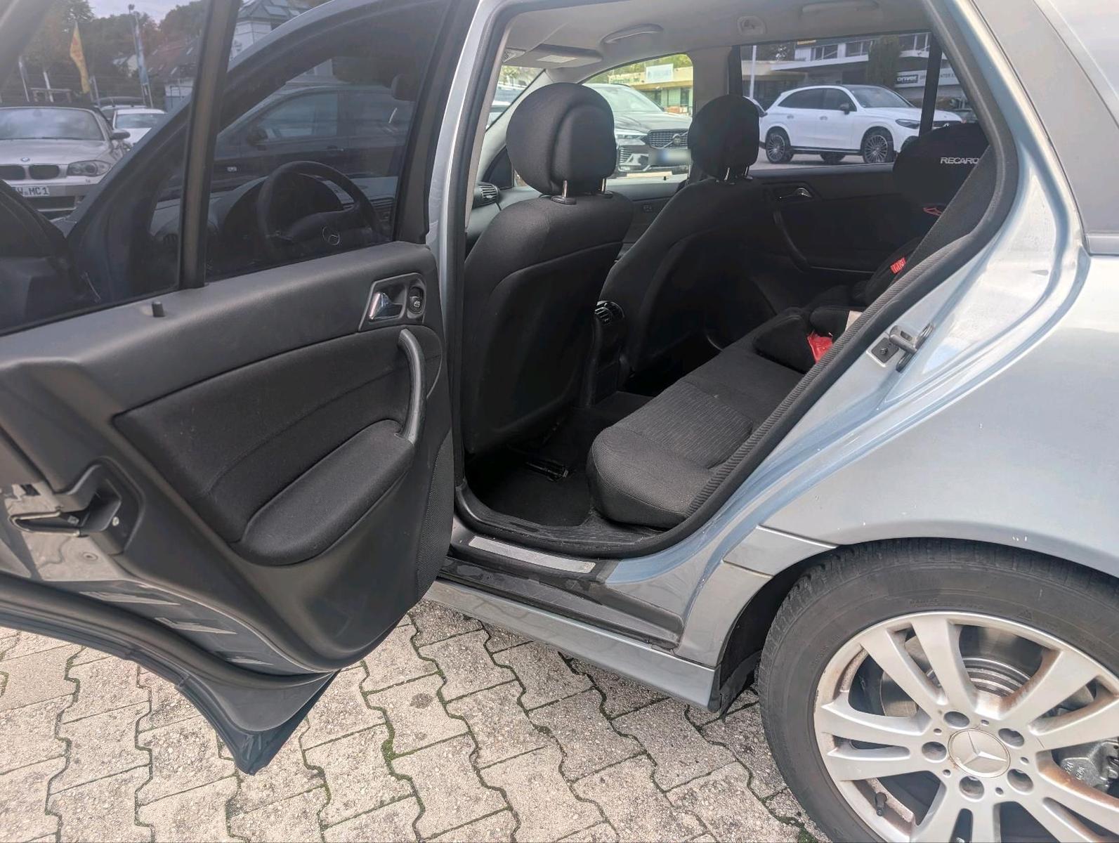 Mercedes-Benz C180 2005 — photo 12