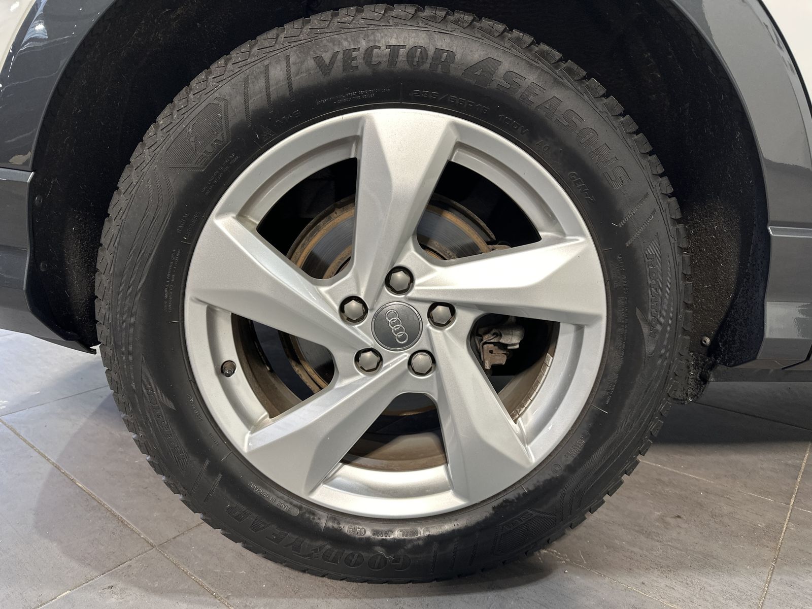 Fahrzeugabbildung Audi Q3 35 TFSI Advanced NAV+LED+SHZ+APS+VCOCK+18ZOLL