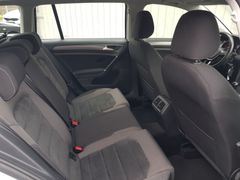 Fahrzeugabbildung Volkswagen Golf VII Var Comfortline 4M Navi LED StdHz AHK