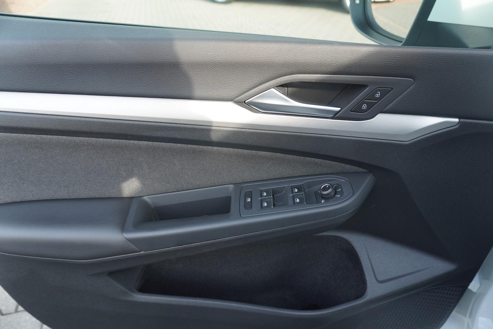 Volkswagen Golf VIII Variant 1.5 TSI Life LED ACC PDC DAB, миниатюра 18