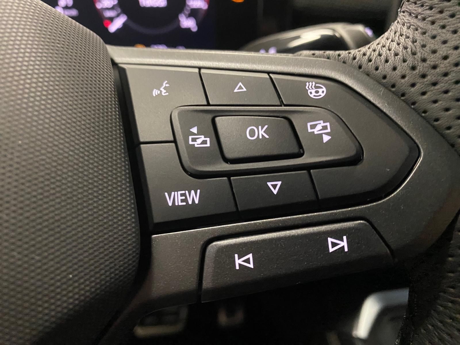 Fahrzeugabbildung Volkswagen T-Roc 1.5 eTSI R-Line NEUES MODELL AHK+ACC+KAMER