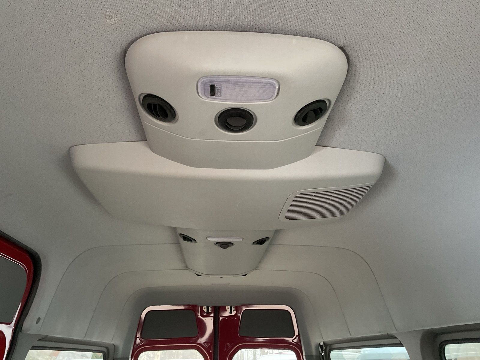 Fahrzeugabbildung Volkswagen Crafter 35 Kombi 2.0 TDI STANDHZG PDC KLIMA