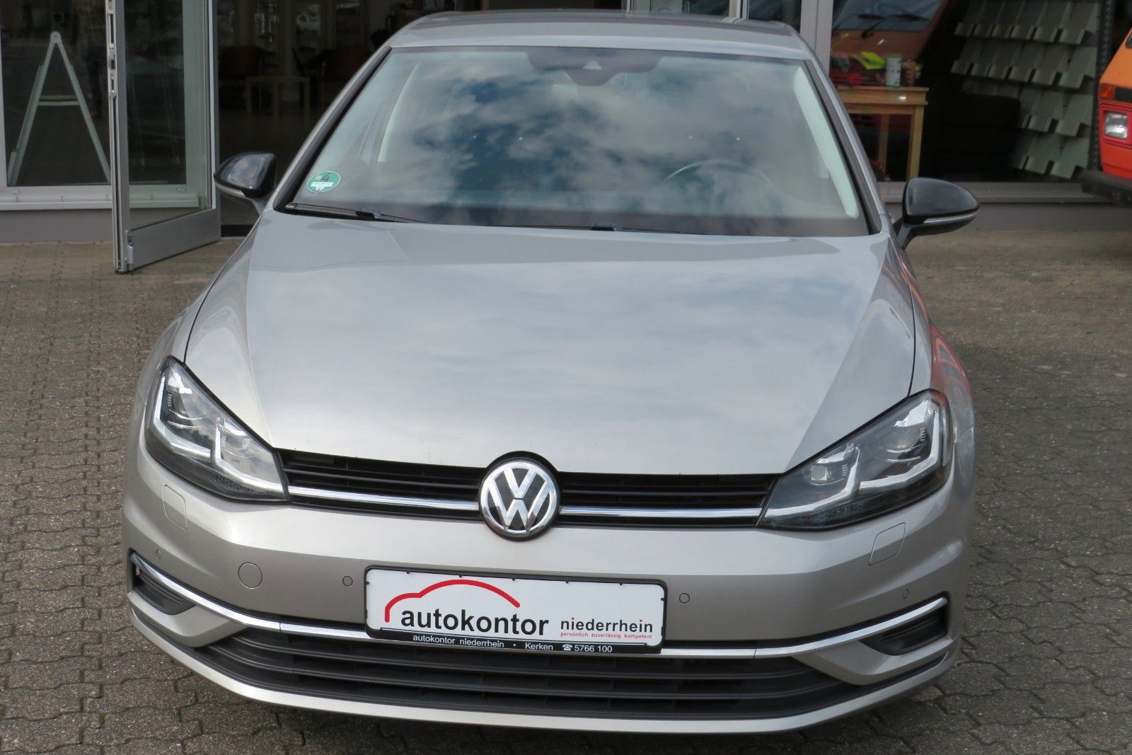 Fahrzeugabbildung Volkswagen Golf TDI IQ.DRIVE ACC NAVI AHK LED SPORTPAKET