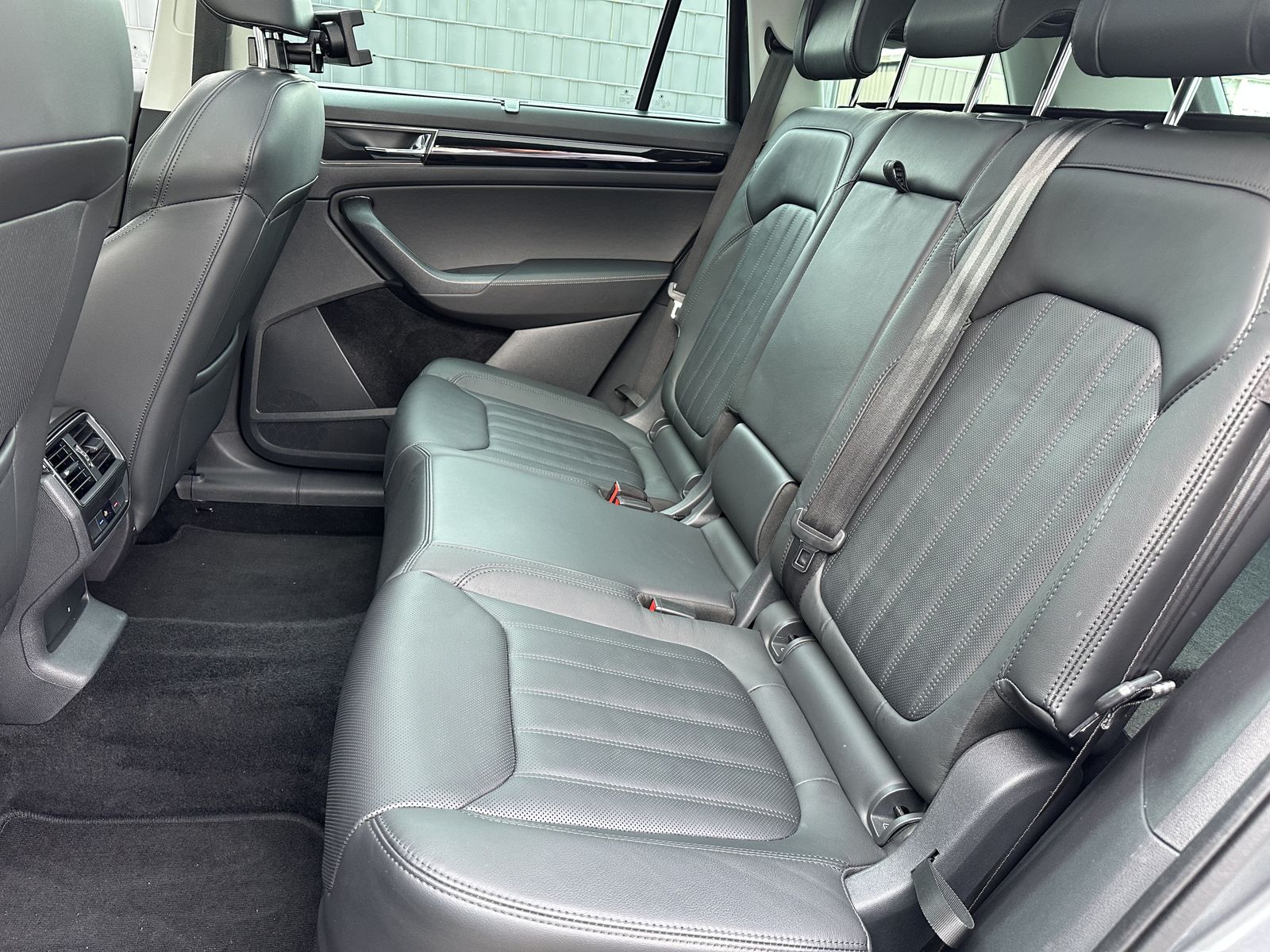 Fahrzeugabbildung SKODA Kodiaq L&K NAV+MATRIX+PANO+ACC+360°+19ZO+CARPLAY