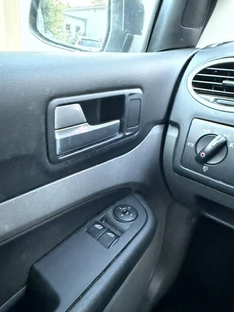 Ford Focus 2009 — photo 12