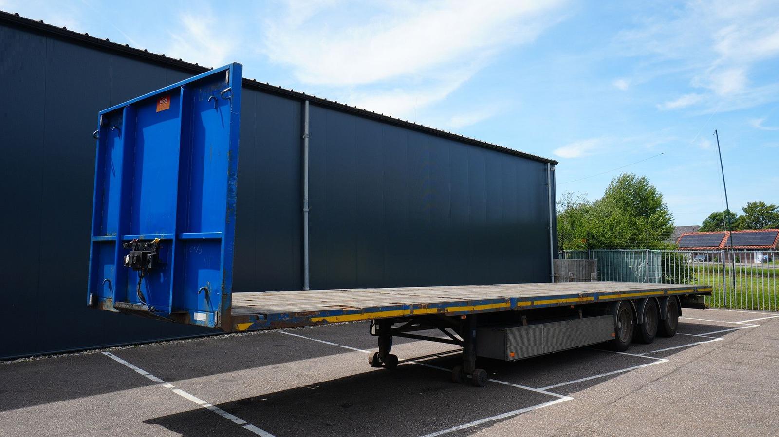 Pacton 3 axle Flatbed trailer with twistlocks mega