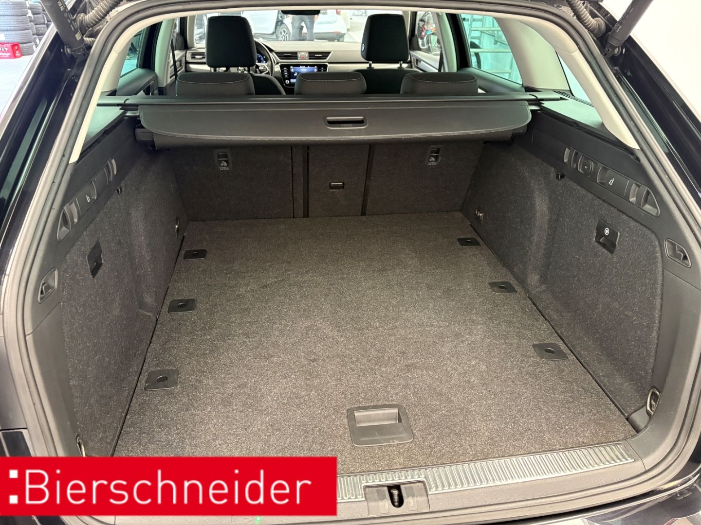 Skoda Superb Combi 2.0 TDI DSG Style MATRIX VIRTUAL AH foto 17