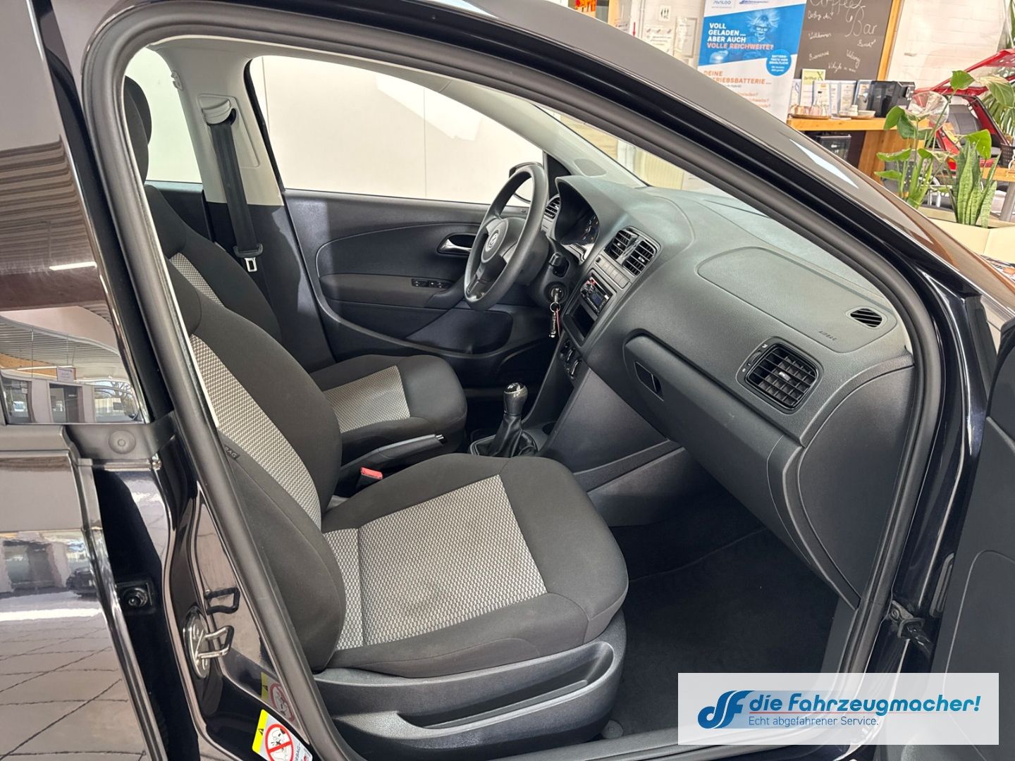 Fahrzeugabbildung Volkswagen Polo V Trendline Klimaautom TÜV 10/27 *EXPORT