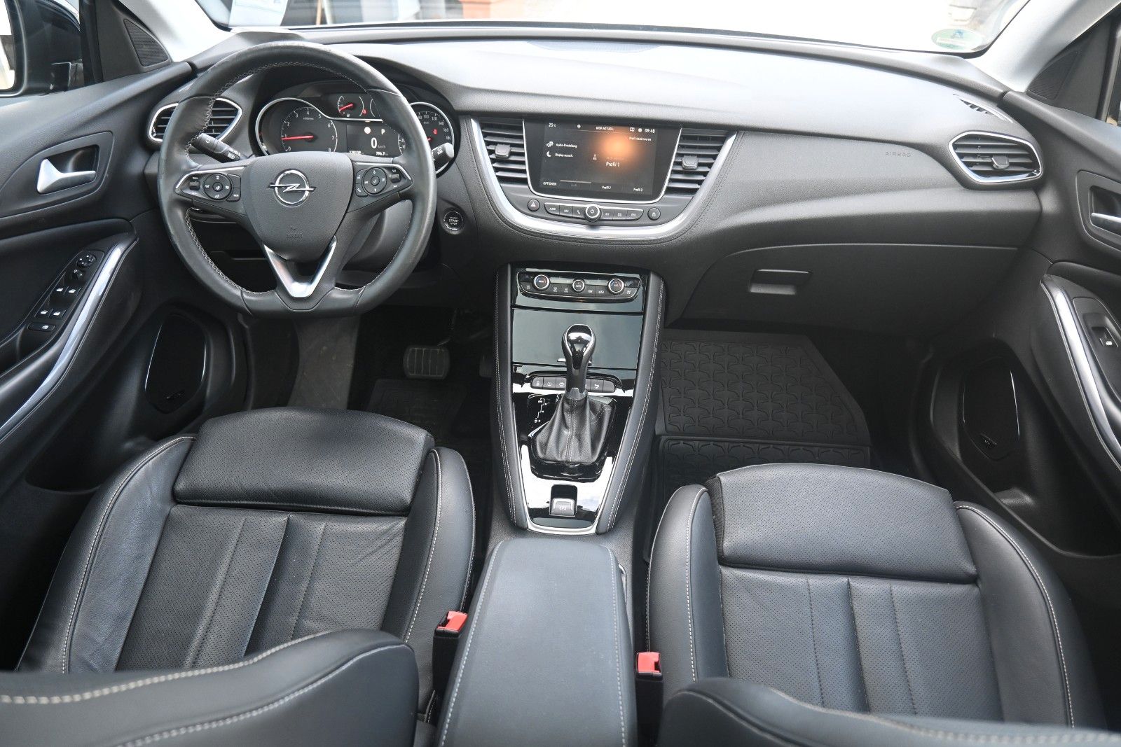 Fahrzeugabbildung Opel Grandland (X) 1.6 Turbo Autom. Ultimate*Pano*ACC
