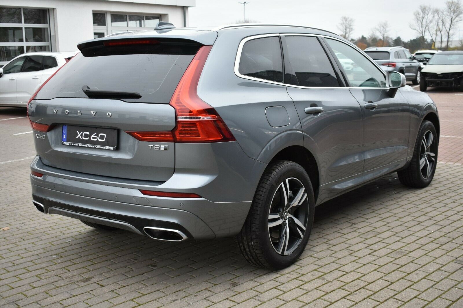 Fahrzeugabbildung Volvo XC60 T8 Twin Eng* R-Design Luft*ACC*AHK*AWD*STHZ