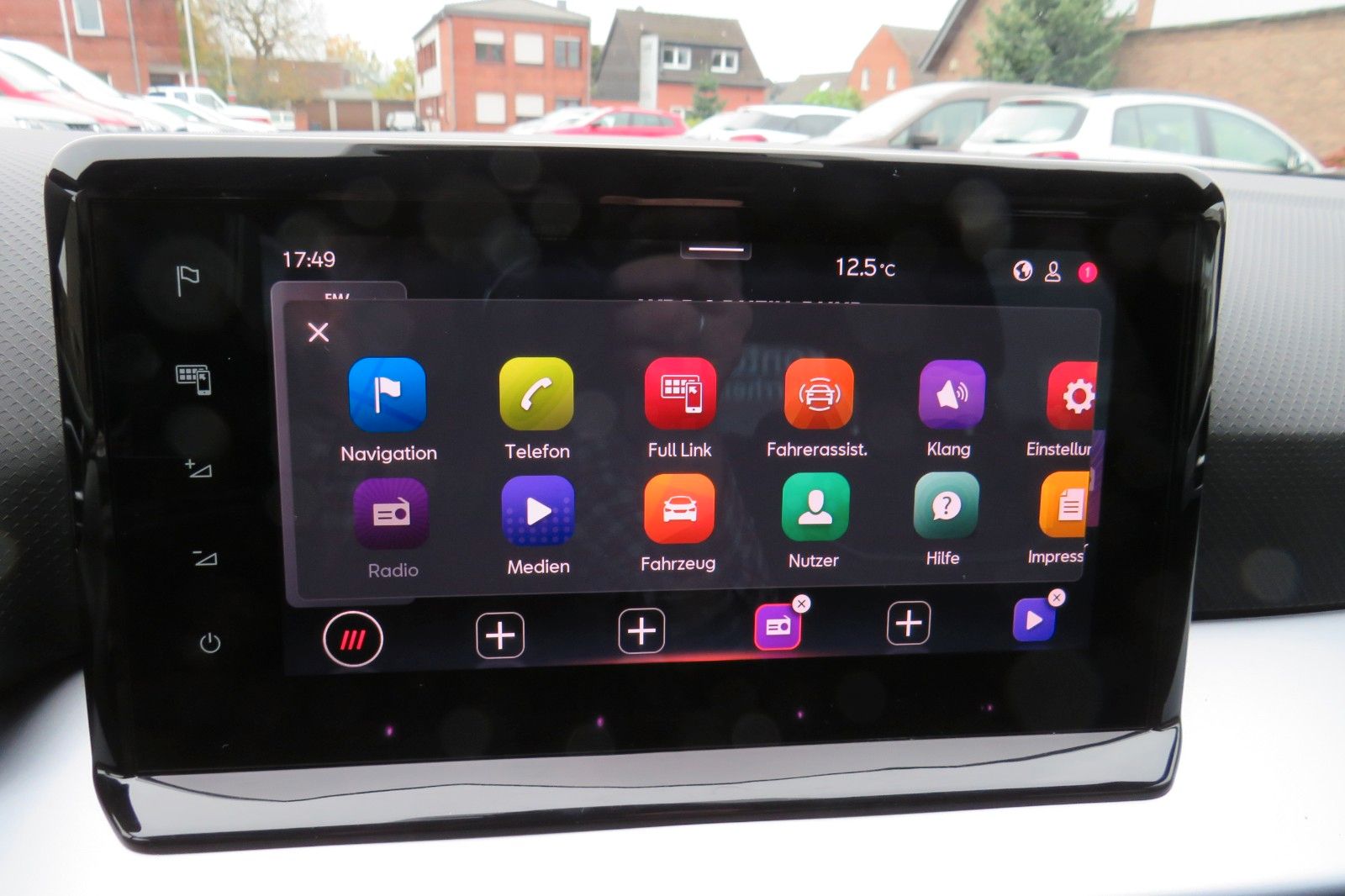 Fahrzeugabbildung SEAT Arona FR DSG NAVI SITZH. KAMERA ACC ASSISTENT-PA