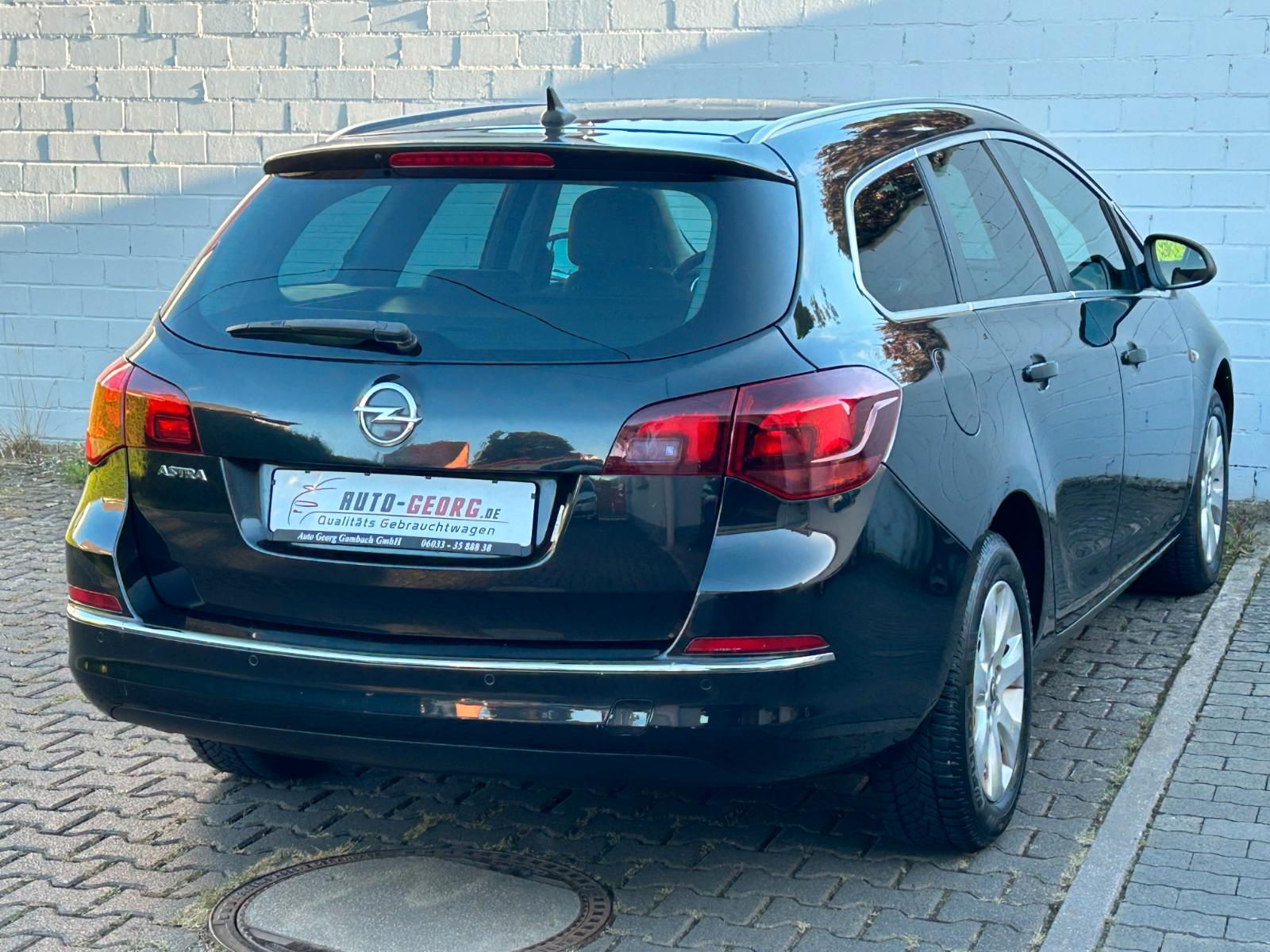 Opel Astra 2014 — interior