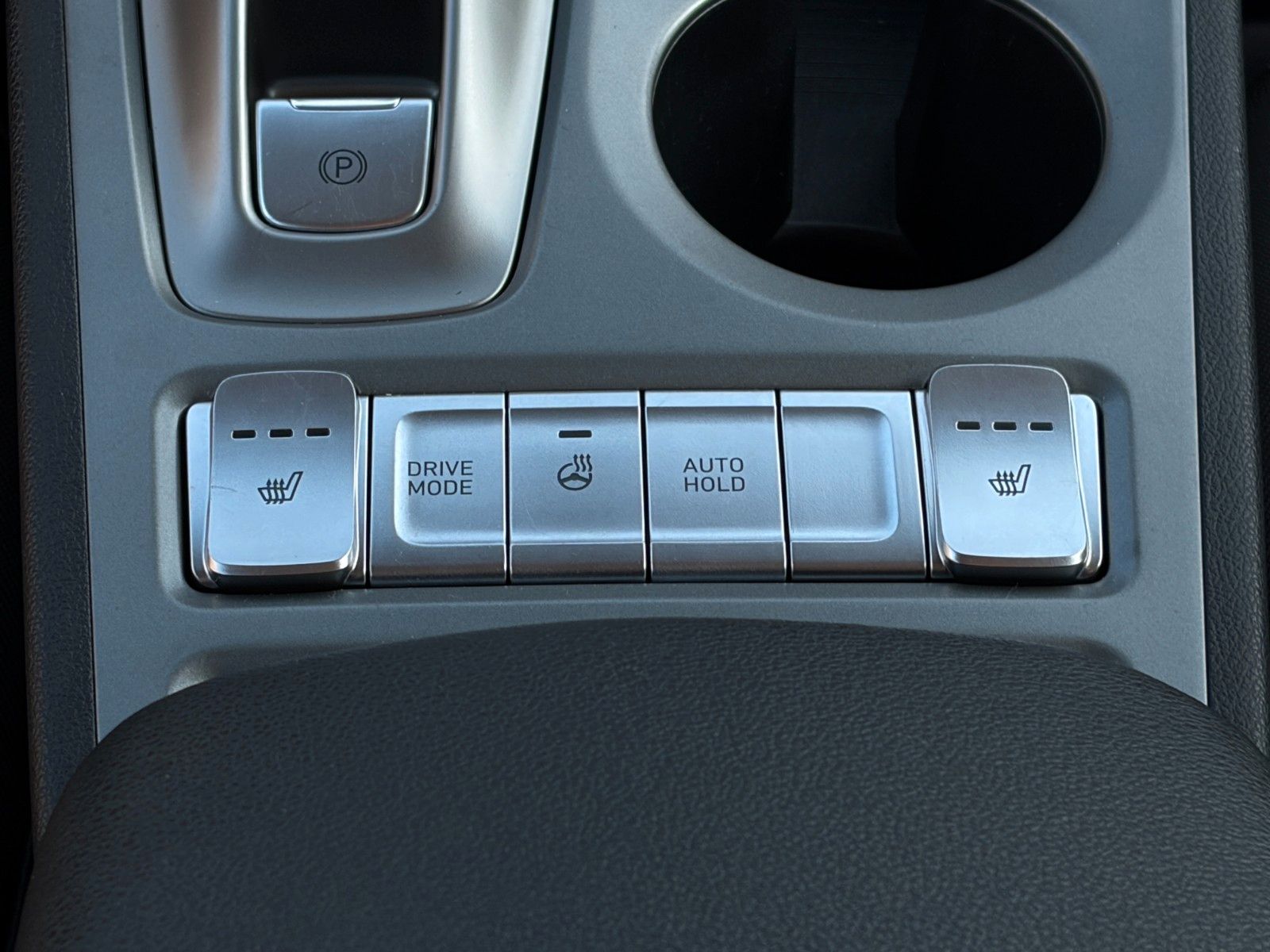 Fahrzeugabbildung Hyundai KONA E Select ACC Cam PDC LFA LKA LHZ SHZ