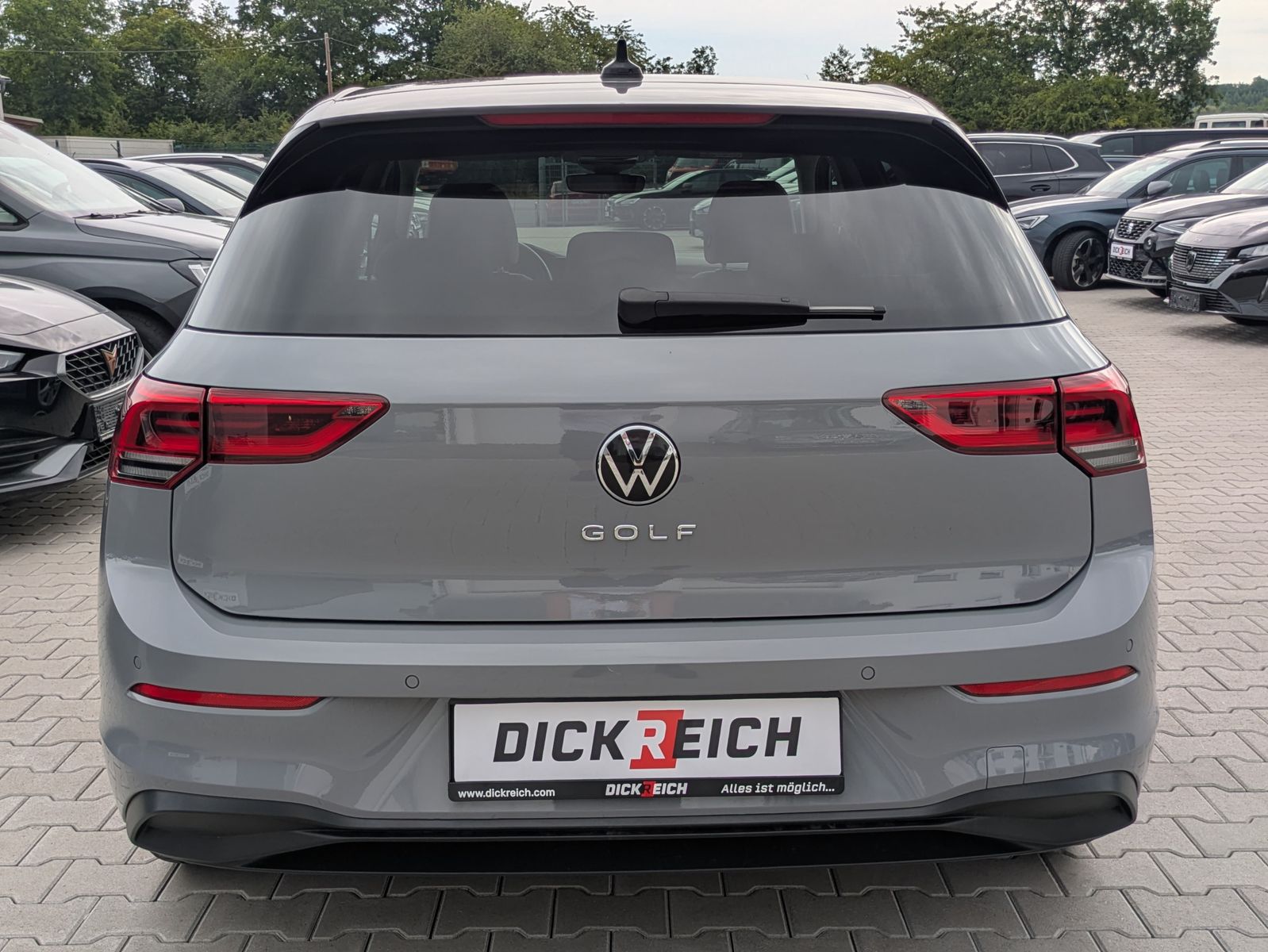 Fahrzeugabbildung Volkswagen Golf 2.0 TDI Life STHZ*LED*MASSAGE*MEMORY*APP