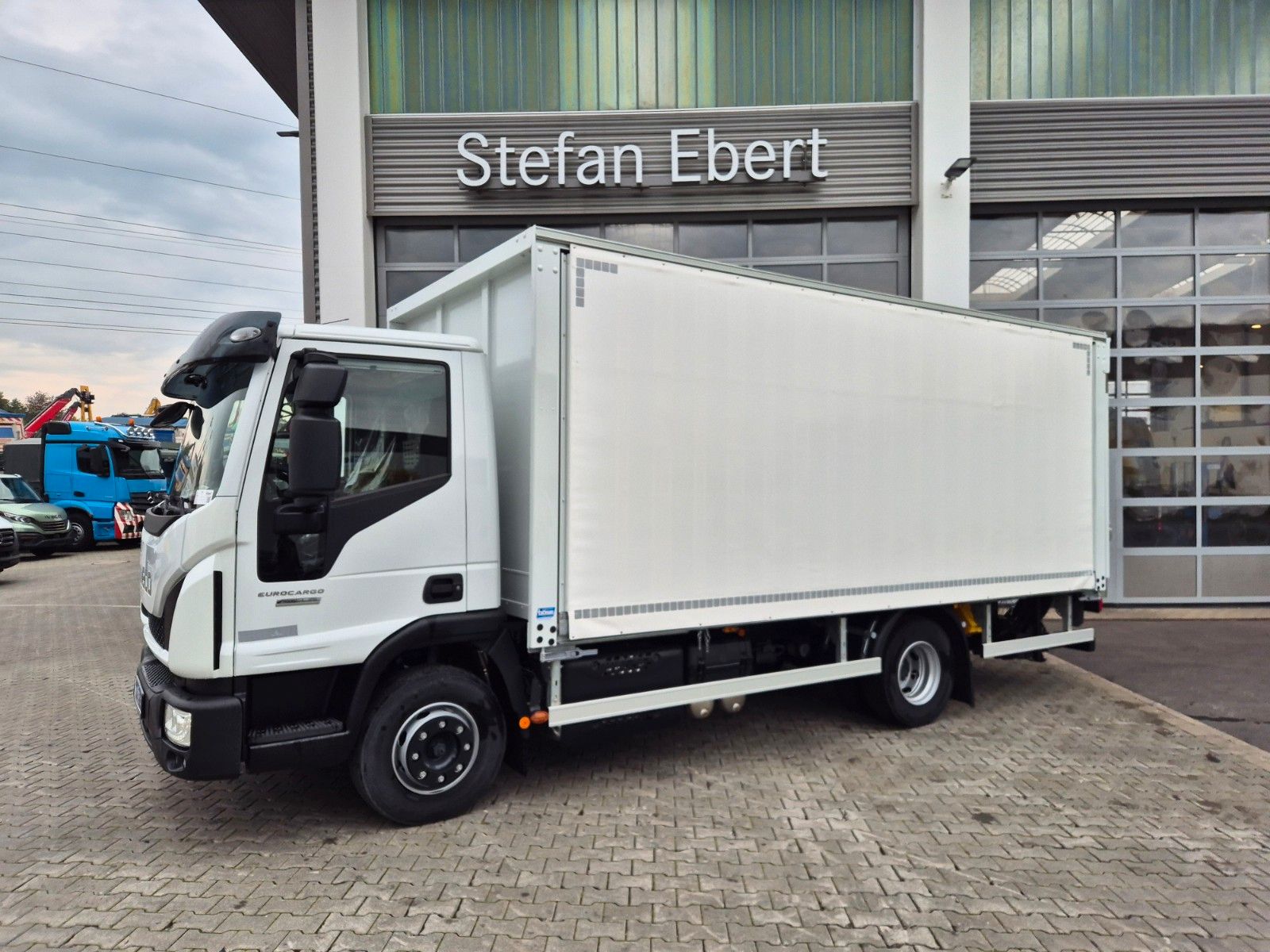Fahrzeugabbildung Iveco Eurocargo ML120EL25/P Böse Schiebeplanen LBW AHK