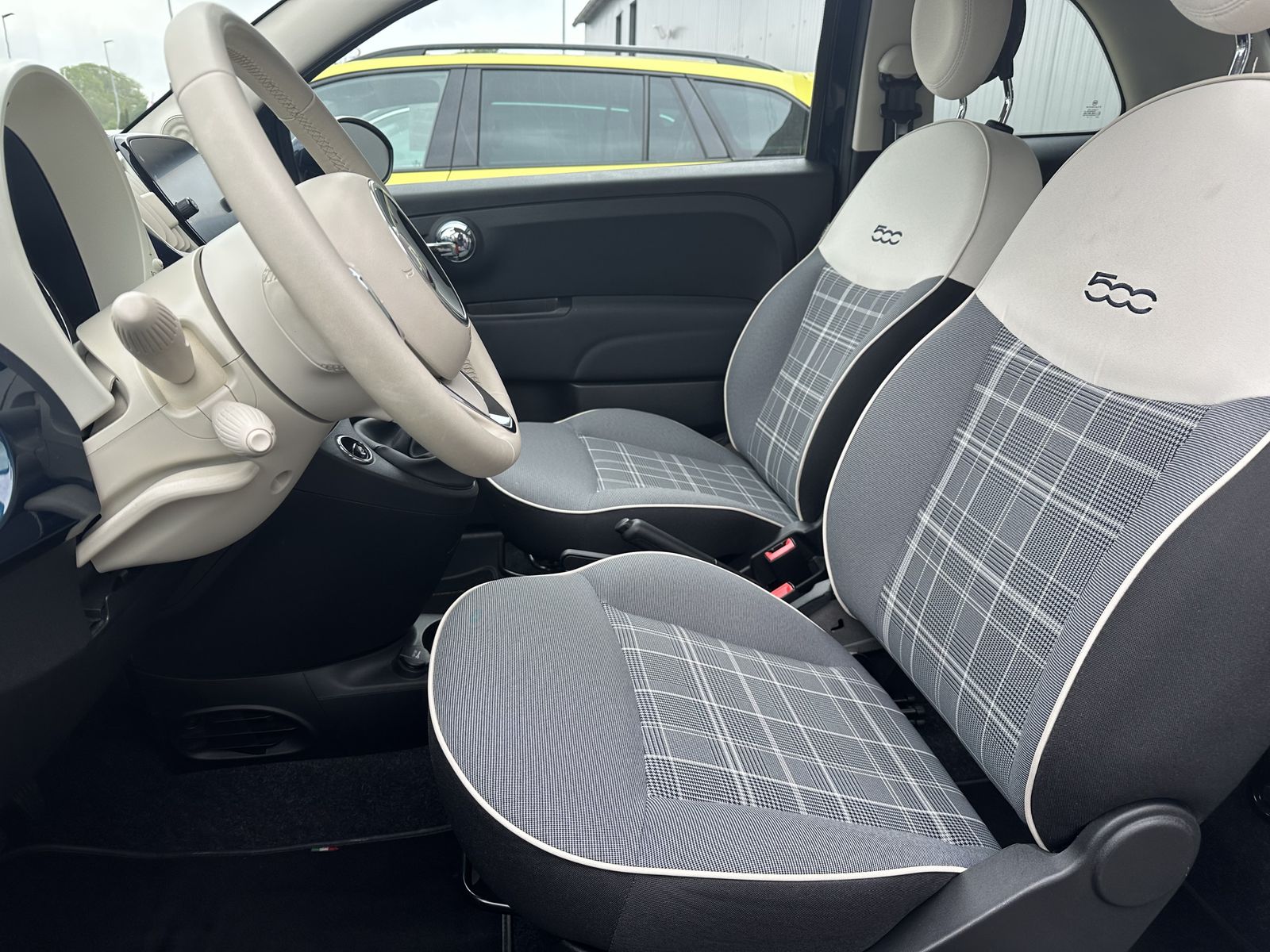 Fahrzeugabbildung Fiat 500 1.0 Lounge PDC+CARPLAY+TEMPOMAT+KLIMA+15Zo