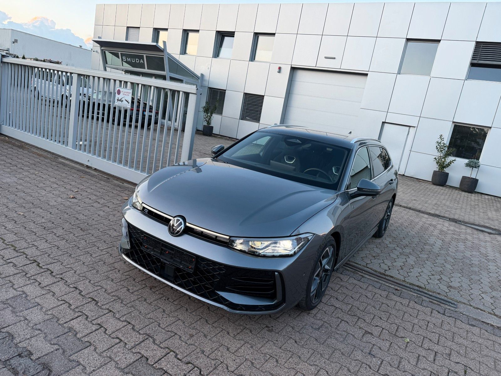 Volkswagen Passat 2.0 TDI R-line AHK*ACC*LANE*SIDE*360°*DCC