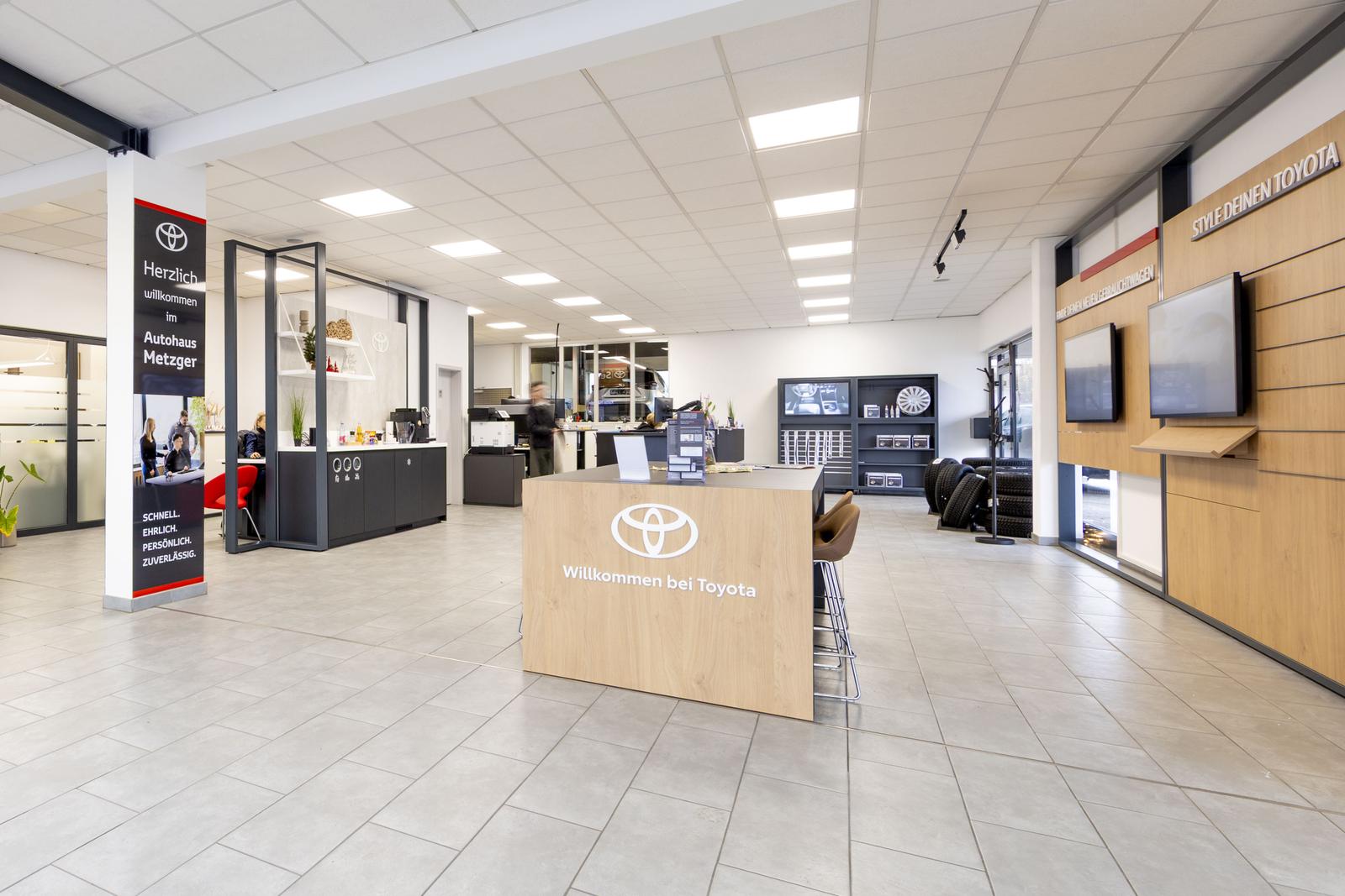 showroom-image-top