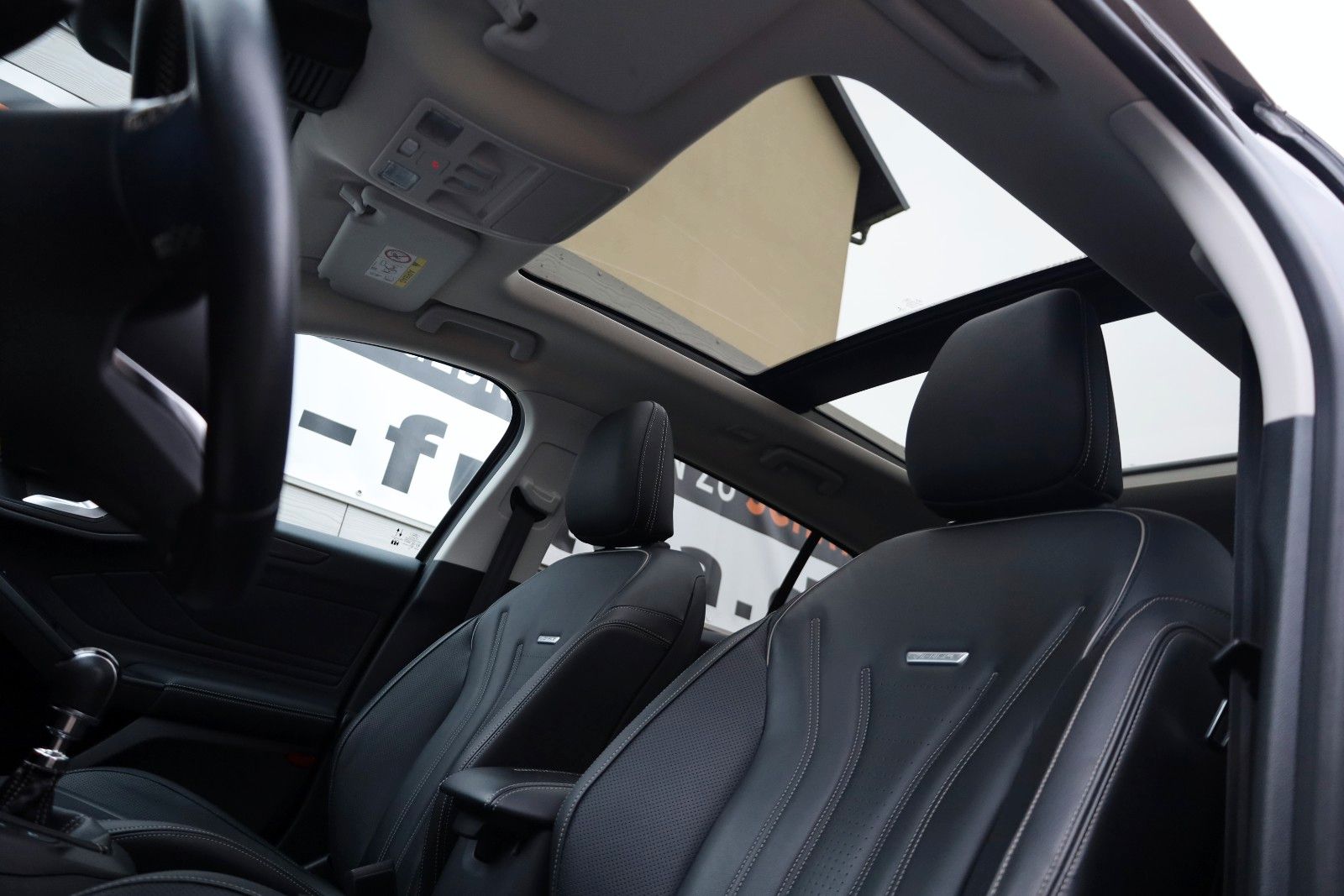Fahrzeugabbildung Ford Focus Turnier Vignale, Kamera, Pano, Leder, LED