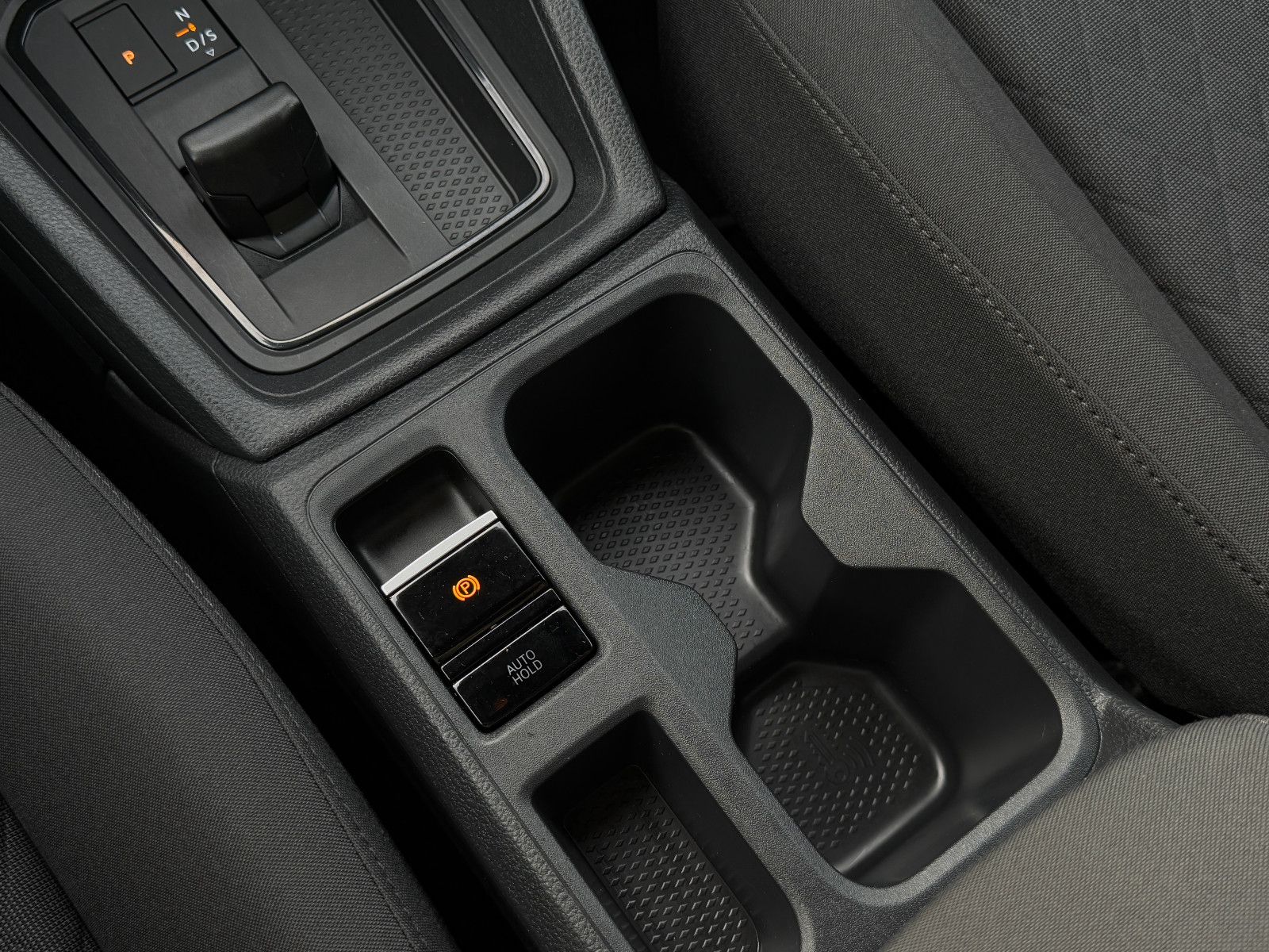 Fahrzeugabbildung Volkswagen Caddy Life TDI DSG DAB GRA Navi SHZ PDC Vorb.AHK