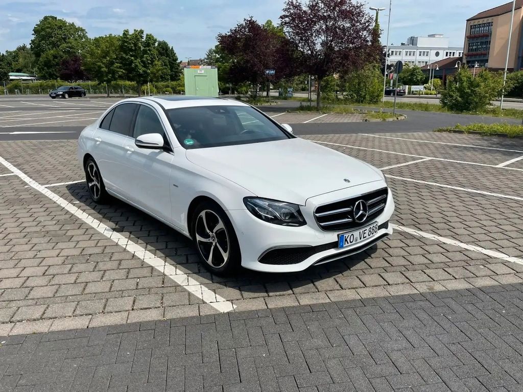 Image of Mercedes-Benz E 220