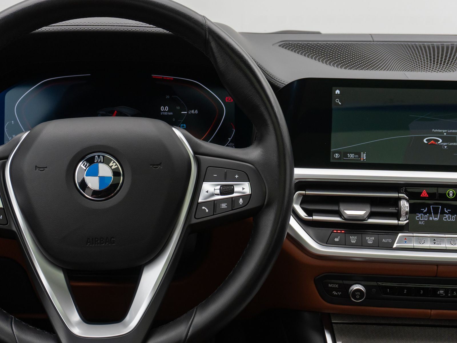 Fahrzeugabbildung BMW 320d Sport Line Panorama Kamera HUD DAB H/K AHK