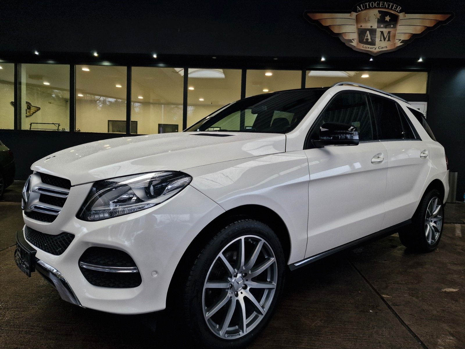 MERCEDES-BENZ GLE 350d 4Matic Panorama/LEDER/AHK/Designo/20"