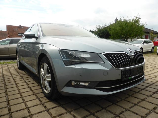 Skoda Superb Lim. Xenon Standheizung Leder Kamera Ahk