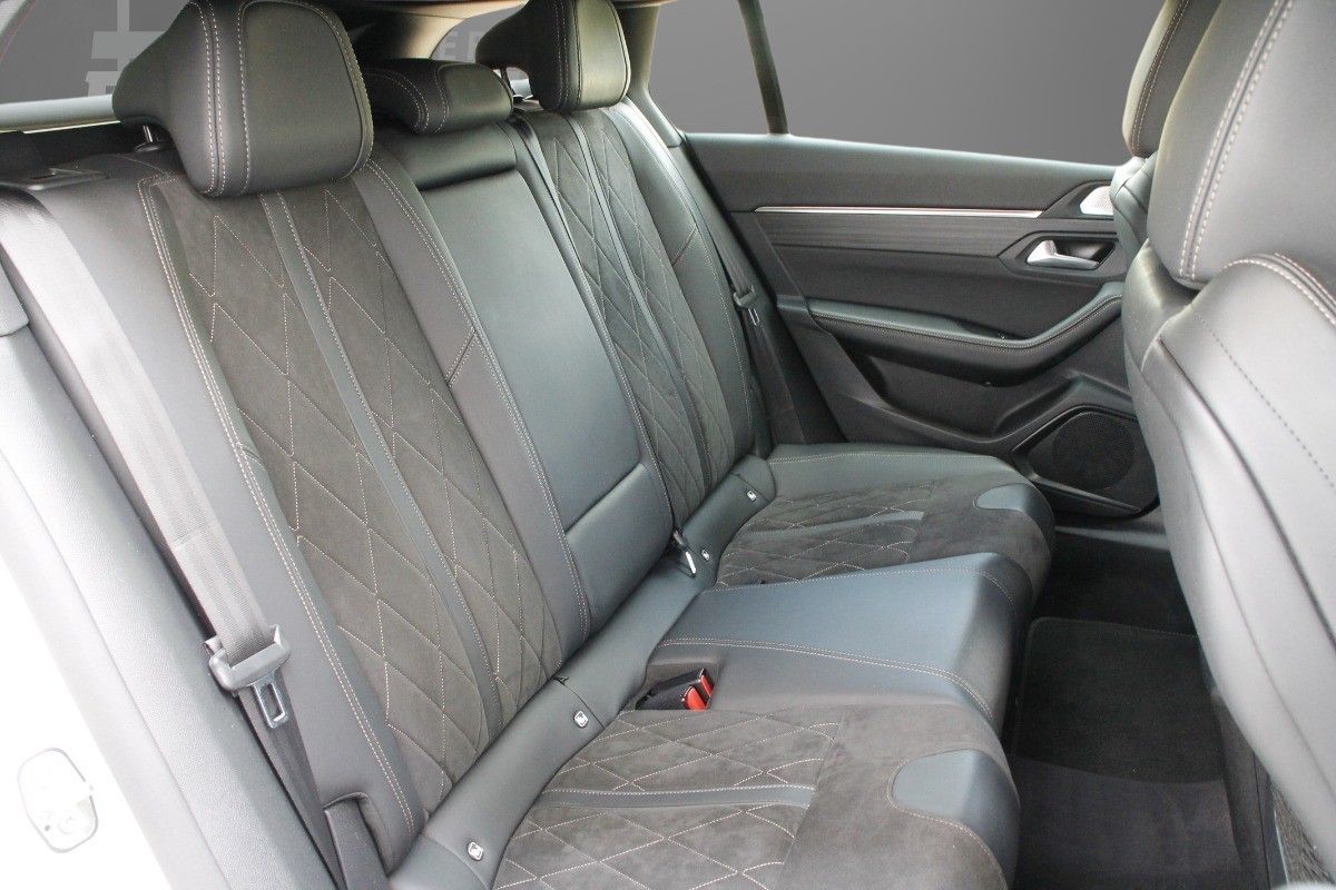 Fahrzeugabbildung Peugeot 508 Hybrid 225