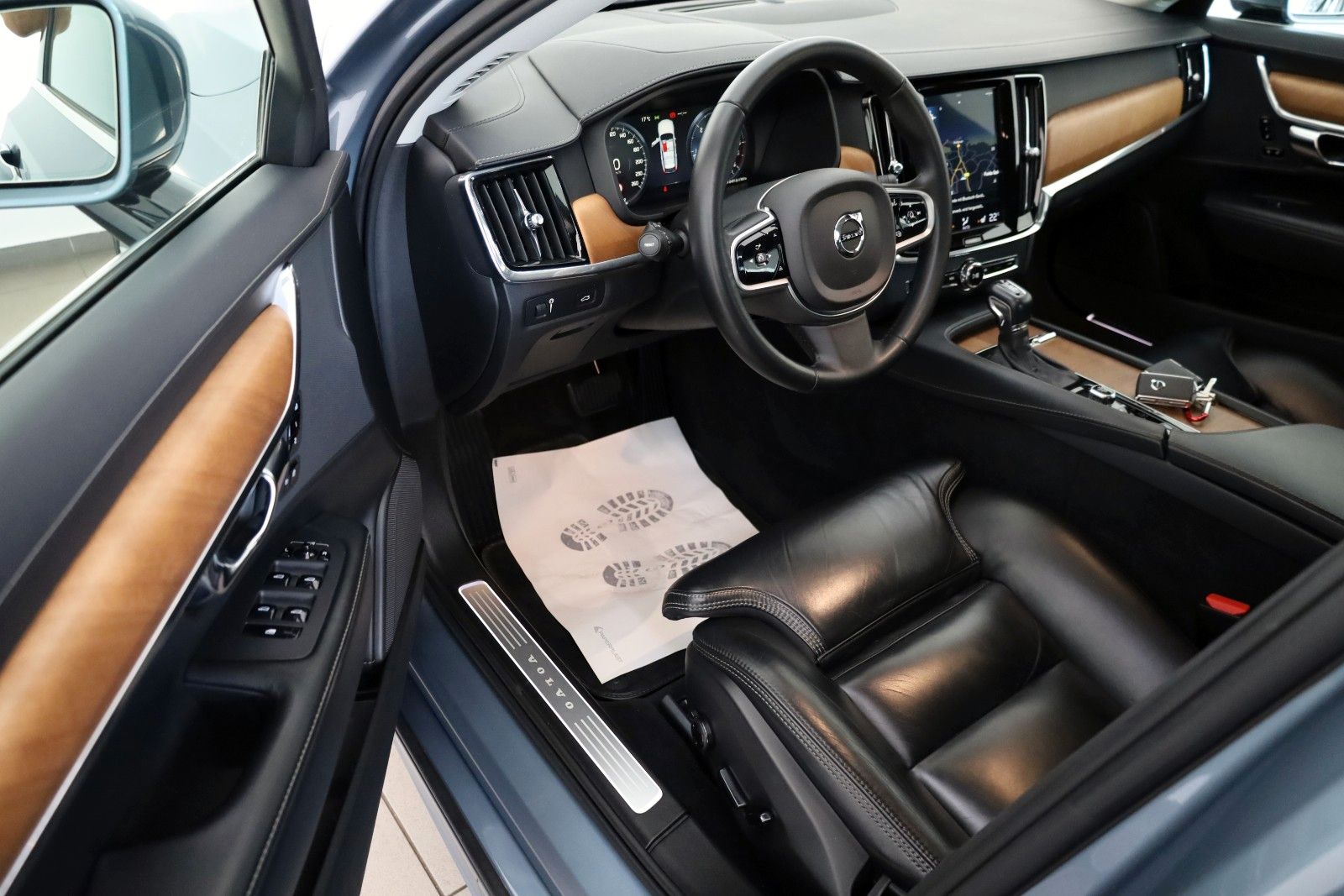 Fahrzeugabbildung Volvo V90 Kombi Inscription AWD Leder,Navi,LED,ACC,AHK