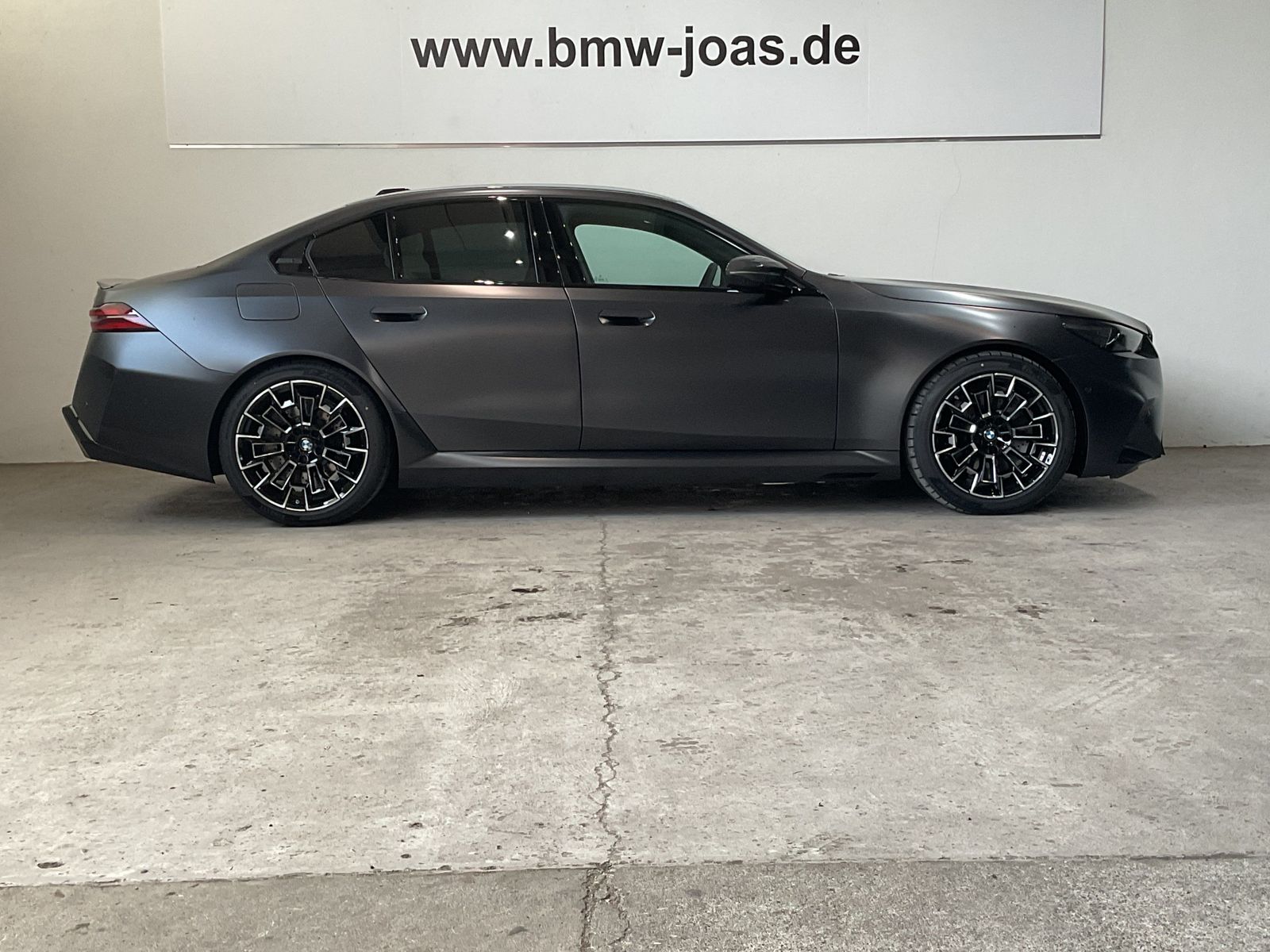 Fahrzeugabbildung BMW M5 Limousine Frozen Deep Grey M Drivers Package