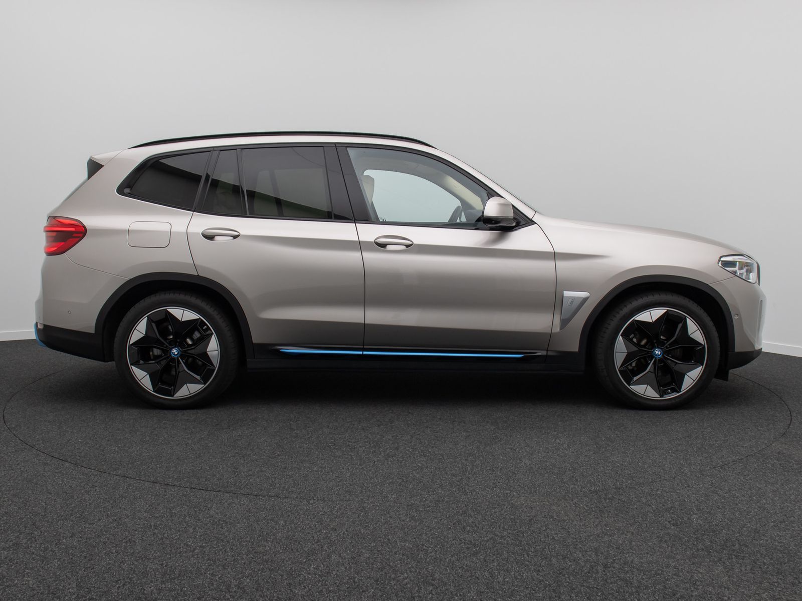 Fahrzeugabbildung BMW iX3 IMPRESSIVE DAB 360&deg;HUD ACC Memory H/K 20Zoll