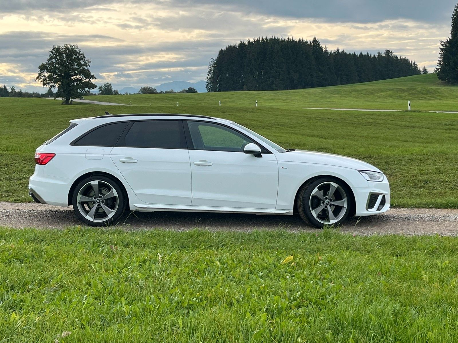 Audi A4 Avant 35 TDI S line foto 3