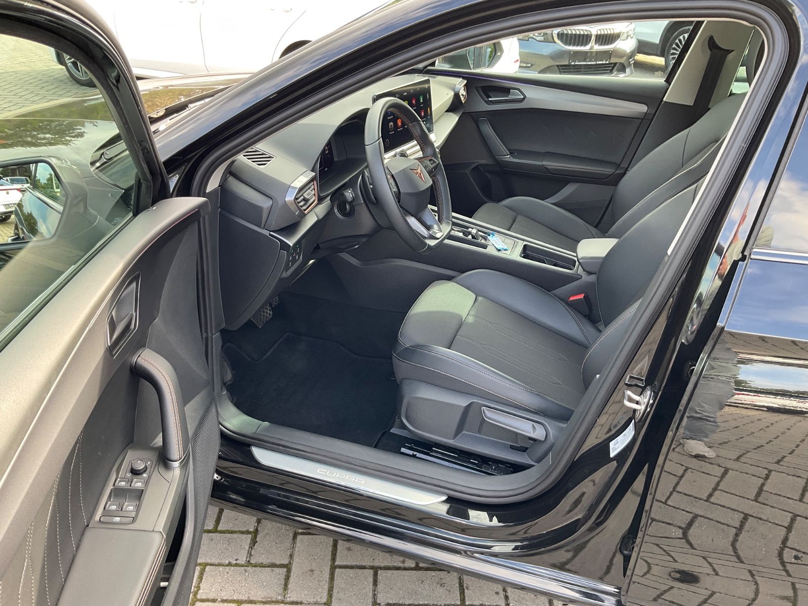 Fahrzeugabbildung CUPRA Leon 1.5 eTSI DSG,Kamera,Navi,VirtualDisplay