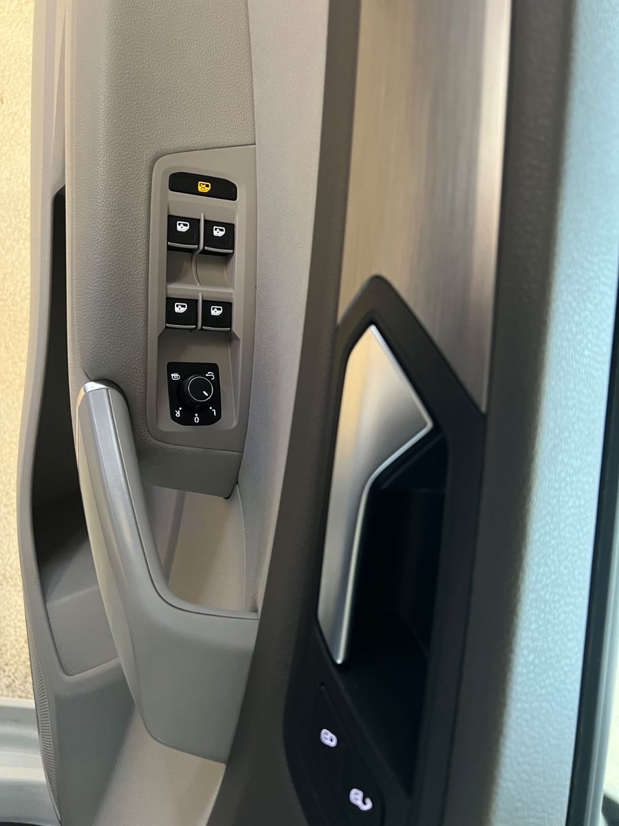 Fahrzeugabbildung Volkswagen Touran 2.0 TDI Comfortline *PERLMUTTWEIß*NAVI*